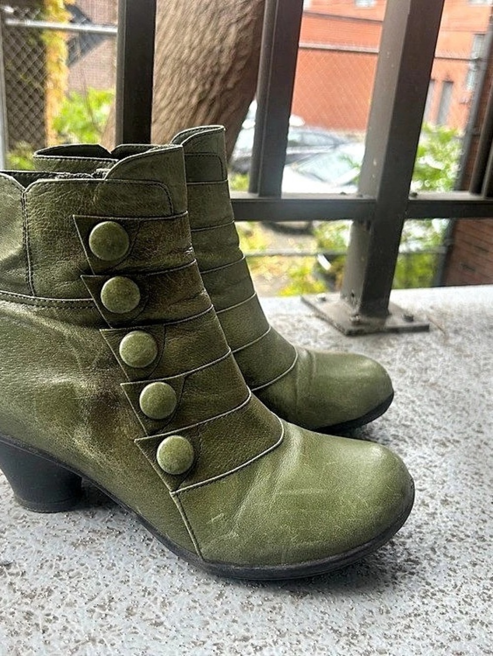 Gorgeous Green Leather Miz Mooz Pleated Ankle Boots | EU 41 / US 10